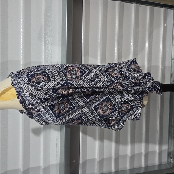 Absolutely Famous Blue and Pink Geometric Long SleeveBlouse Size Medium - Picture 6 of 14